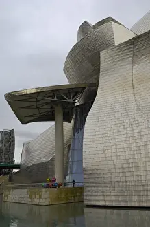SPAIN. Bilbao. Guggenheim Museum Bilbao. Exterior