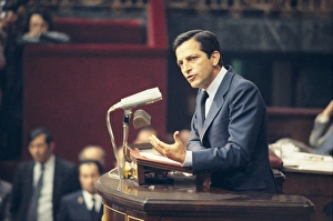 Adolfo Gallery: Spain. Government of UCD (1980). Motion fo no