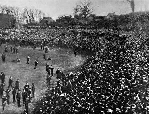 Final Gallery: Spectators at Crystal Palace football ground for the 1901 F