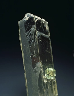 Aerinite Gallery: Spodumene crystal and cut stone