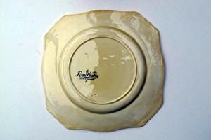 Images Dated 10th January 2013: Square plate - Give it a good ard un Bert - WWI era