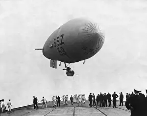 Ssz59 Airship Flying over a Ship