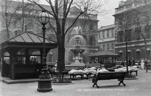 Surroundings Prints: St. Bartholomew's Hospital Courtyard