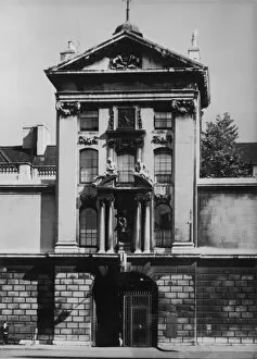 Gate House Collection: St Barts Hospital Gate