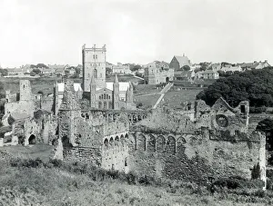 Images Dated 17th May 2021: St Davids Cathedral and Bishops Palace, Pembrokeshire