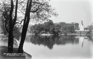 Showcases Prints: St. James's Park and Buckingham Palace