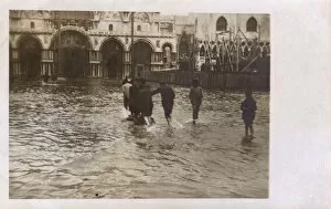 Images Dated 20th April 2017: St. Marks Square, Venice, Italy - Flooded