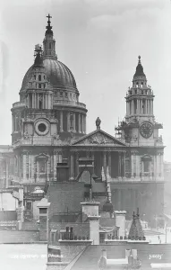 Showcases Prints: St. Paul's Cathedral in London