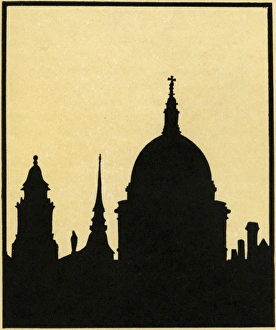 Cityscape Collection: St Pauls Cathedral in silhouette