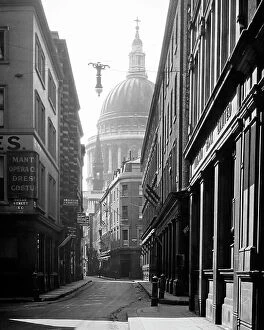 Images Dated 26th June 2019: St Pauls Cathedral from Watling Street, London