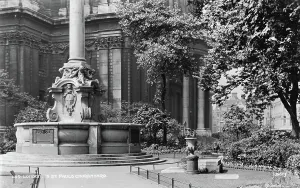 Churchyard Prints: St. Paul's Churchyard in London