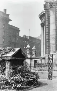 Churchyard Prints: St. Paul's Churchyard in London