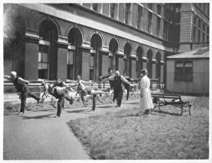 Hopital Prints: St Thomas Hopital - Dawson and her class outside the PED