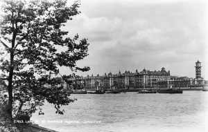 Bustling Prints: St. Thomas's Hospital, London