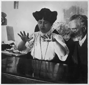 Blouse Prints: Stanislawa Tomczyk demonstrates psychokinesis
