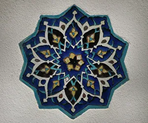 Glazed Prints: Star-shaped tile. First half of the 15th century