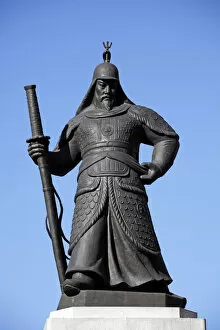 Images Dated 8th February 2012: Statue of Admiral Yi Sun-sin in Seoul, South Korea