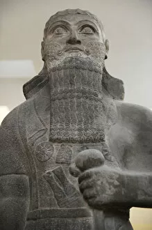 Assyrian Gallery: Statue of a Assyrian King Shalmaneser III (858-824 BC)