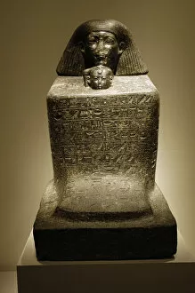 Images Dated 17th August 2006: Statue-cube of Senenmut and Princess Neferure. Egypt