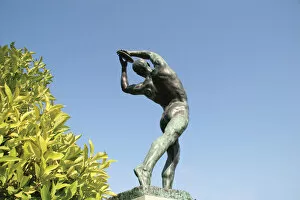 Images Dated 22nd August 2005: Statue of Discobolus in front the Panathenaic Stadium (Kalli
