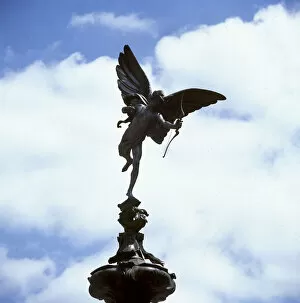 Images Dated 2nd January 2019: Statue of Eros - Piccadilly Circus, London