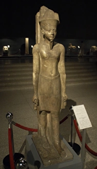 Images Dated 25th November 2003: Statue of god Amun with factions of the Pharaoh Tutankhamun