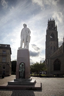 Munro Gallery: Statue of Herbert Ingram in Boston