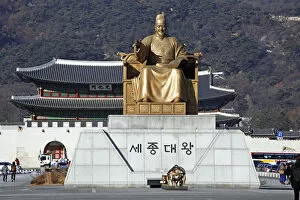 Images Dated 8th February 2012: Statue of King Sejong Dae Wang in Seoul, South Korea