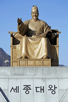 Images Dated 8th February 2012: Statue of King Sejong Dae Wang in Seoul, South Korea