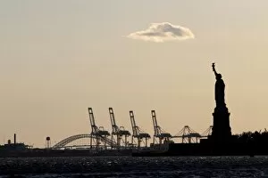 Images Dated 20th August 2011: Statue of Liberty, New York, America