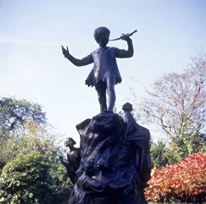 Images Dated 12th March 2019: Statue of Peter Pan, Kensington Gardens, London