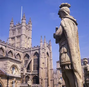 Images Dated 10th June 2019: Statue of Roman soldier by baths with Abbey, Bath, Somerset