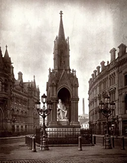 Titus Collection: Statue of Sir Titus Salt, Bradford, Yorkshire