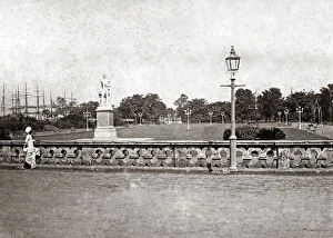 Peel Collection: Statue of Sir William Peel, Eden Gardens, Calcutta, India