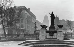 Pedestal Prints: Statue in Smithfield, London