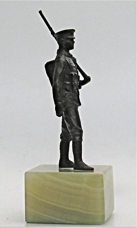 Images Dated 2nd September 2009: Statuette of a 1914 Tommy