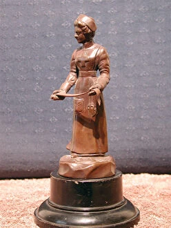 Images Dated 28th October 2017: Statuette of a WWI nurse
