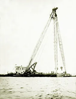 Wentworth Postcard Collection Gallery: Steam Crane