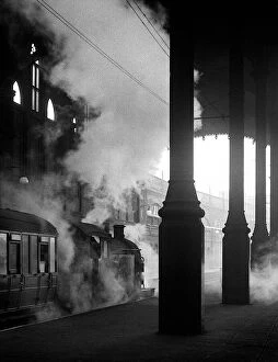 Pull Gallery: Steam engine, Liverpool Street Station, London