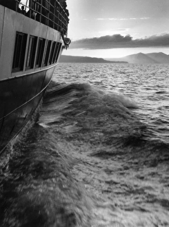 Images Dated 8th April 2011: Steamer Making Waves