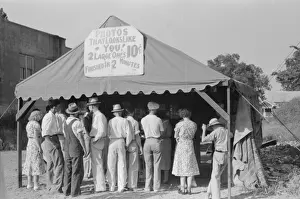 Steele Prints: Steele, Missouri. A crowd in front of an itinerant photograp