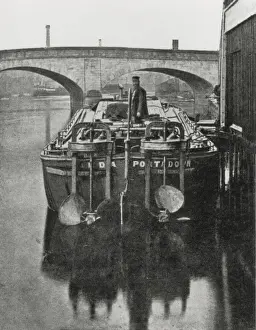 Propellers Prints: Stern view of ?Hilda?, showing canal-boat propellers