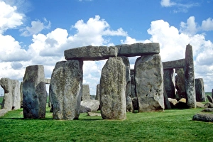 Images Dated 19th August 2011: Stonehenge, Wiltshire, England