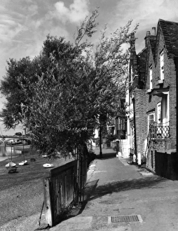 Images Dated 22nd March 2011: Strand-On-The-Green