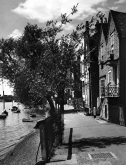 Images Dated 22nd March 2011: Strand-On-The-Green