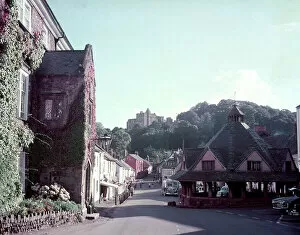 Images Dated 10th April 2017: Street scene in Dunster, Somerset
