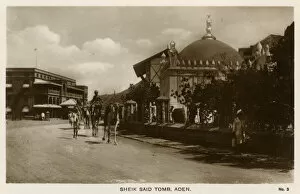 Sheikh Collection: Street view with Sheikh Said Tomb, Aden