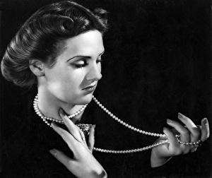 Images Dated 22nd February 2011: A String of Pearls