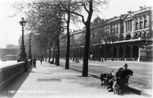 Leisurely Prints: A Stroll by Somerset House