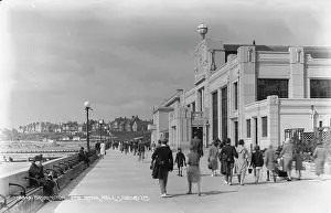 Outing Prints: Strolling by the Royal Hall